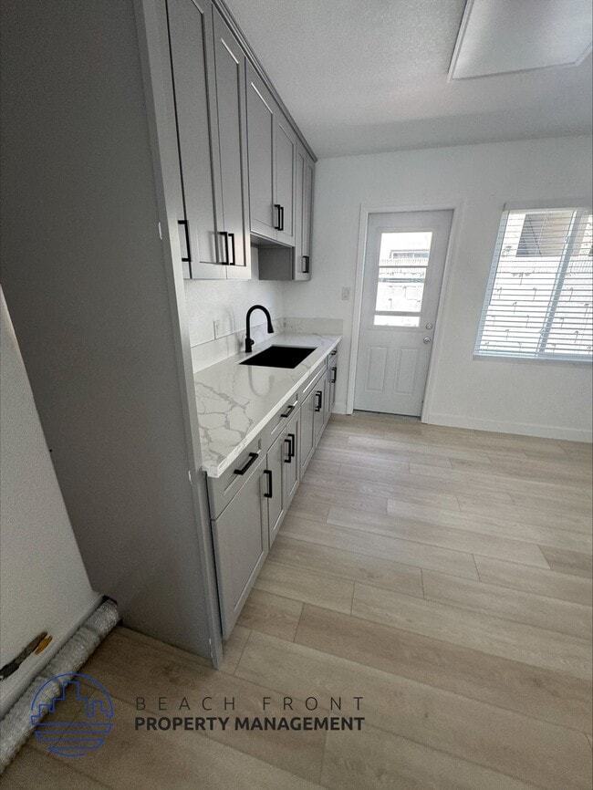 Photo - 5776 Rostrata Avenue