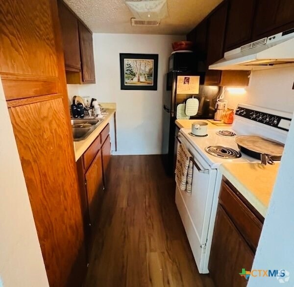 Building Photo - 450 Burleson St Unit C Rental