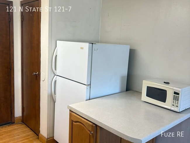 121 State St N