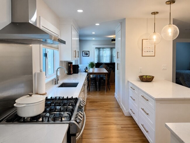 Building Photo - 62 Varnum St Unit 1