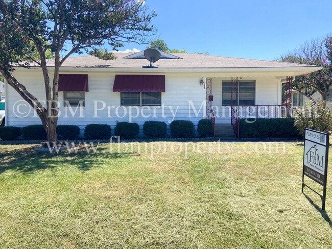 Photo - 603 E Lampasas St