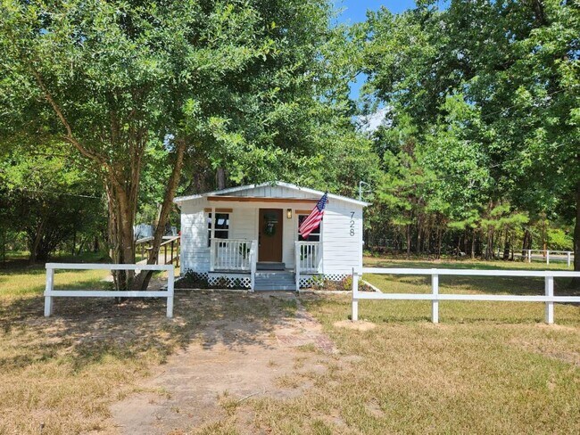 Photo - 728 Hudson Rd