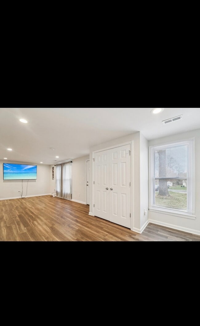 Photo - 1605 Airport Ln