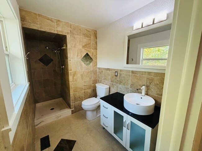 Photo - 700 E Edna St