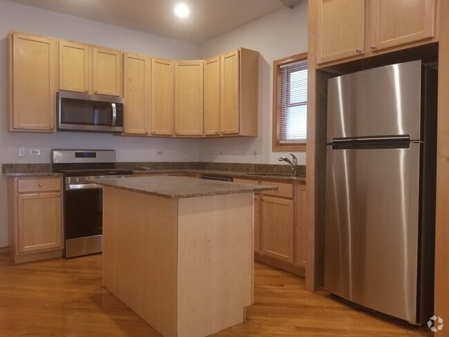 Building Photo - 1319 W Belmont Ave Unit 1 Rental