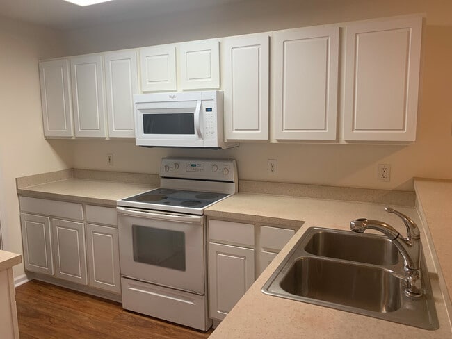 Photo - First Floor, Three Bedroom Condo in Murrells Inlet. Located at Wyngate in Wachesaw East! Unidad 12D