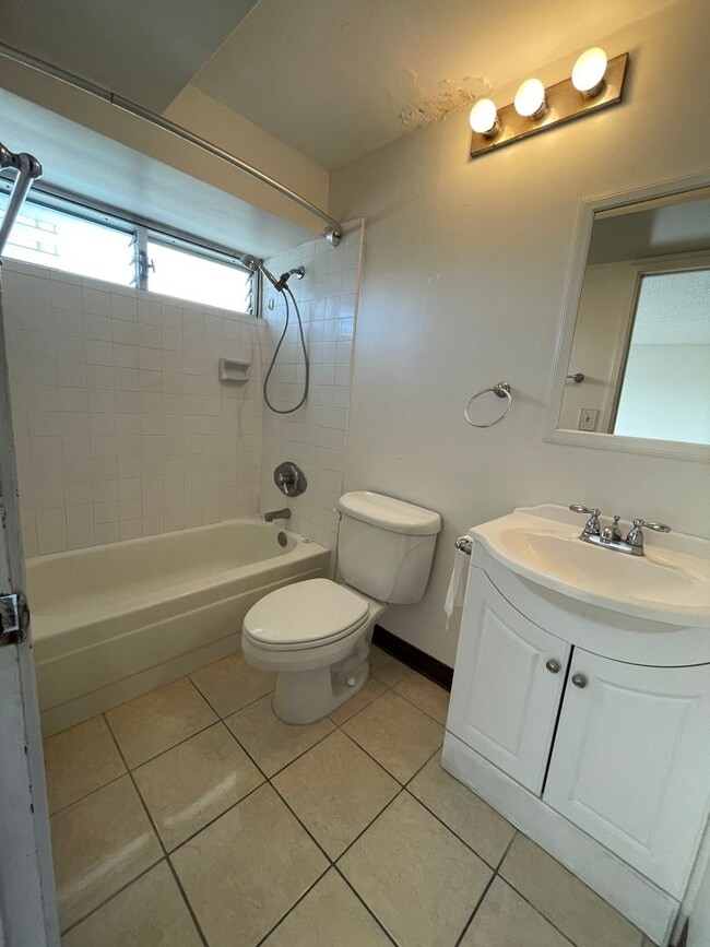 Photo - 2525 Date St Unit B