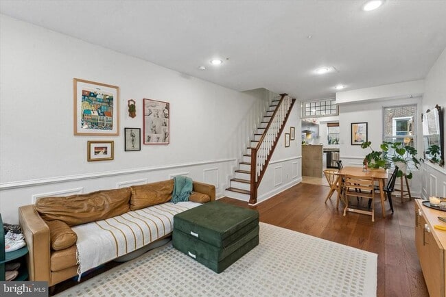 Building Photo - 1555 E Palmer St