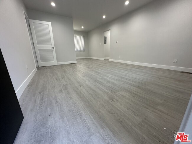 Photo - 1145 S Holt Ave Unidad 5 Rental