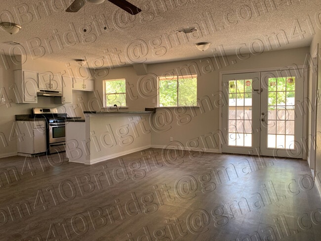 Photo - 410 Bridgit Dr