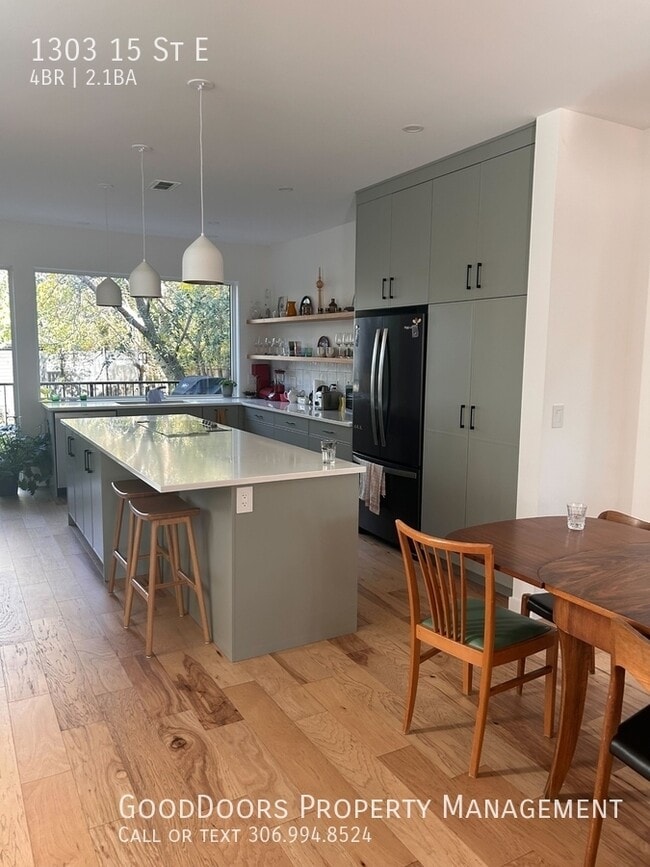 Photo - 1303-1315 15 St E