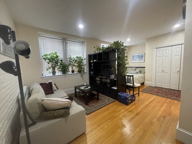 Photo - 105 Pinckney St Unit 8