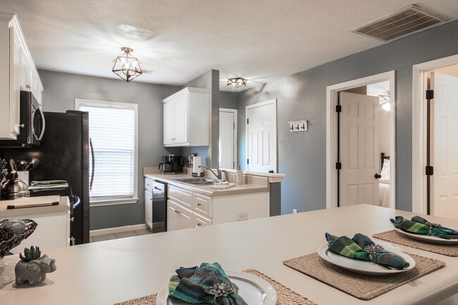 Photo - 210 Karlie Ct Unidad 210