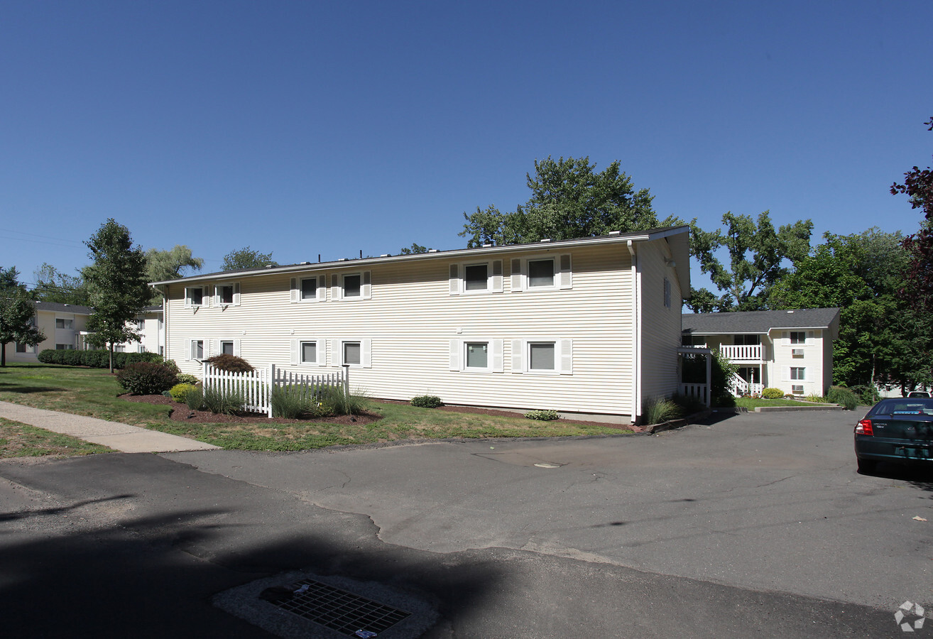Photo - Brookside Commons of Bristol Apartments