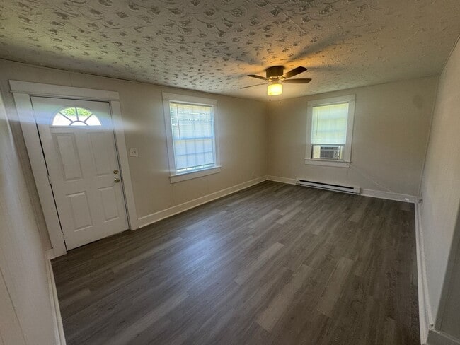 Photo - MINUTES TO DOWNTOWN FREDERICKSBURG - 2 BEDROOM COTTAGE