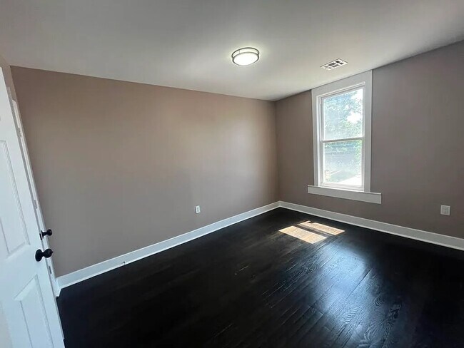 Photo - 25-27-27 Ryle Ave Unit 3