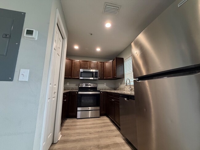 Photo - 1210 Ave Z SE