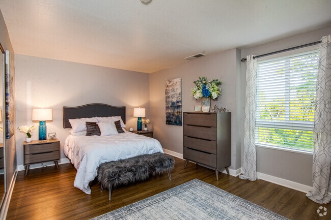3BR, 2BA - 1211SF