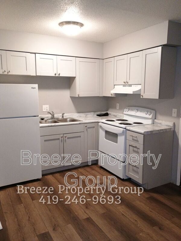 Building Photo - 4912 Douglas Rd