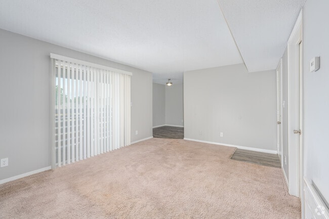1BR, 1BA -750SF - Living Room