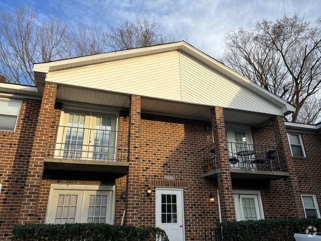 Building Photo - Meridian Apartments Unit A1 R