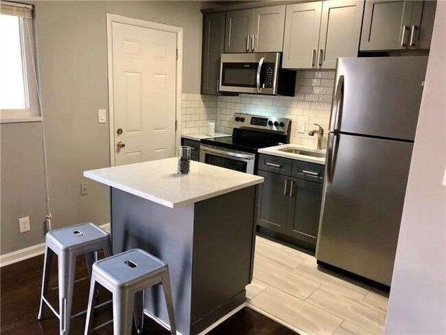 Photo - 112 Ardmore Pl NW