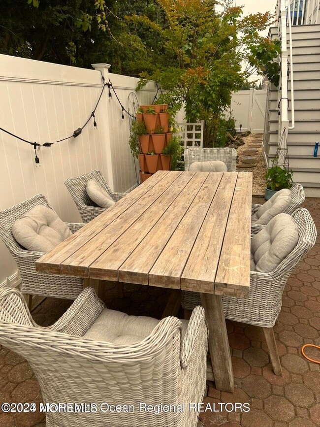 Photo - 106 Mathis Pl