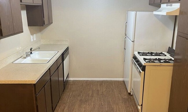 Kitchen - Enclave Apartments