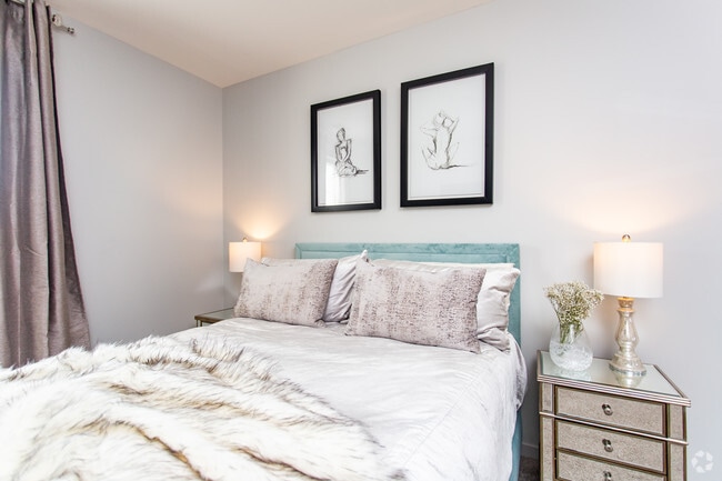 1BR, 1BA - 712 SF - The Grant
