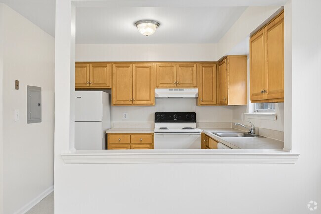 2BR, 1BA - 1,296SF - Kitchen - Sturwood Hamlet Apartments