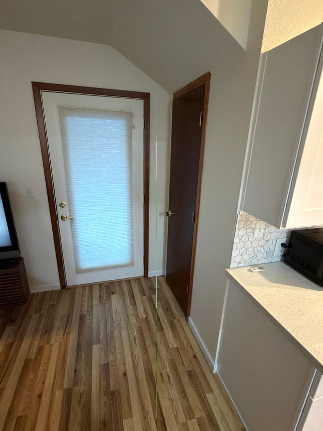 4086 Judy Ave NE Unit B