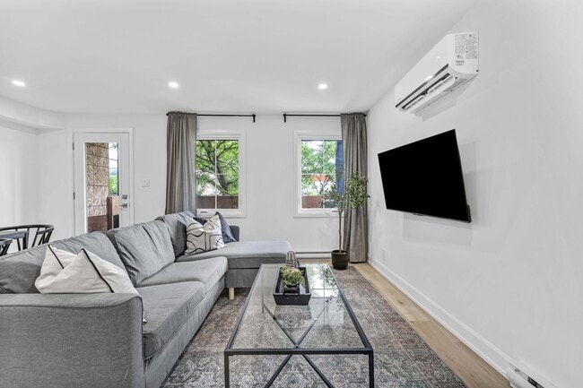 Photo - 887 Somerset St W Unit 103