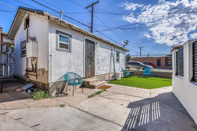 Photo - 2729 Pershing Dr Unit Rear