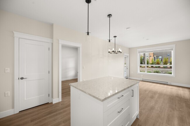 Photo - 20932-20983 83 Ave