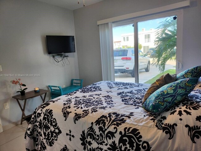 Building Photo - 26132 SW 136 Ct Unit EFI Rental