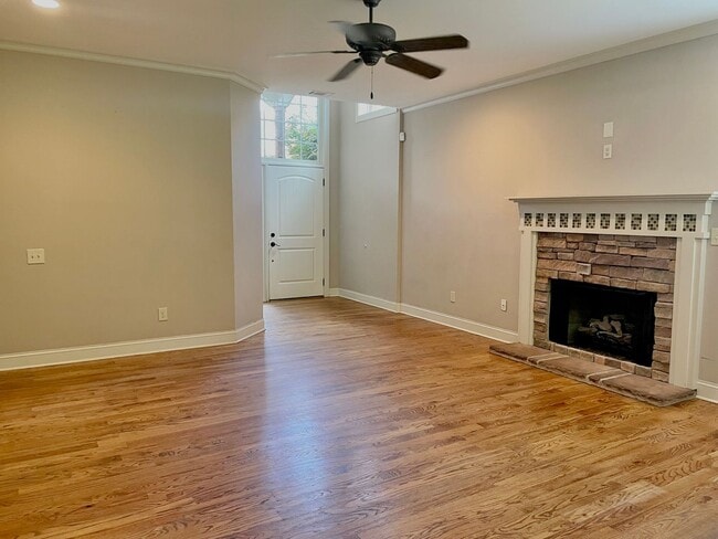 Photo - Spacious Home in Solamere with basement