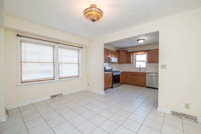 Photo - 3609 N Murray Ave