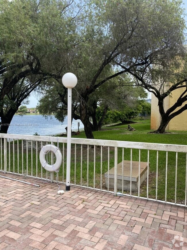 Building Photo - 9375 Fontainebleau Blvd Unit L217 Rental