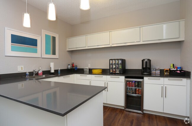 Photo - Covington Creek Apartment