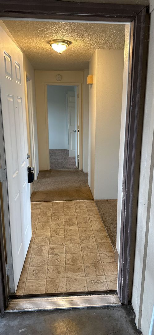 Photo - (905) Draper Arms Apartments - 2 Bedroom / 1 Bath Unit 730-7