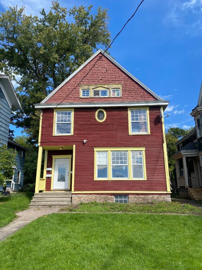 Photo - 304 Highland St