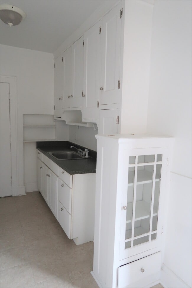 Photo - Gerald Manor