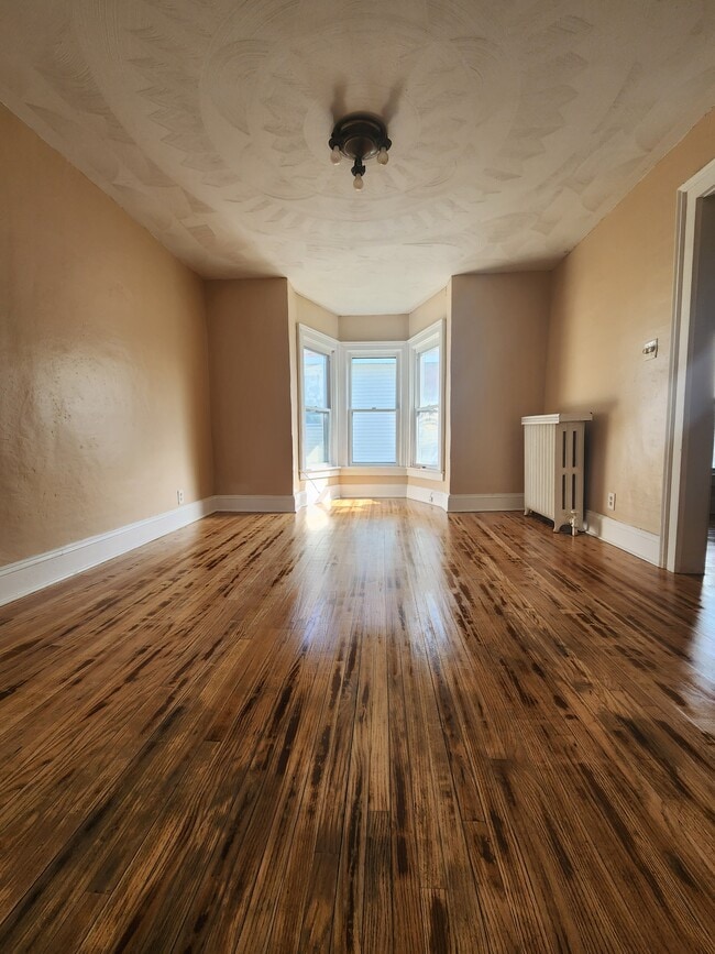 Building Photo - 619 Deer St Unit Upper Rental