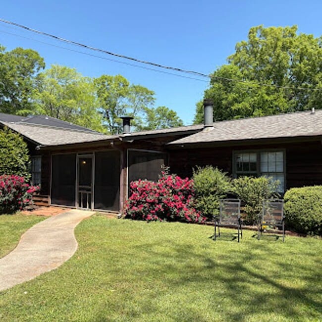 Photo - Cozy 2 bed 1 bath duplex!