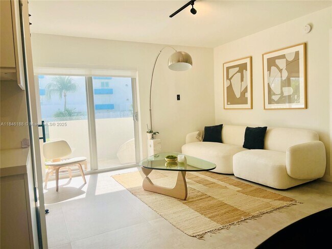Building Photo - 240 Collins Ave Unit 4A Rental