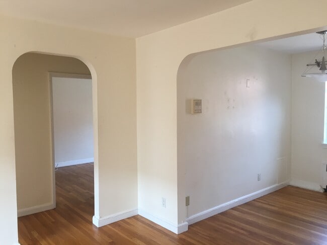 Photo - 69 Strathmore Rd Unit Apt5