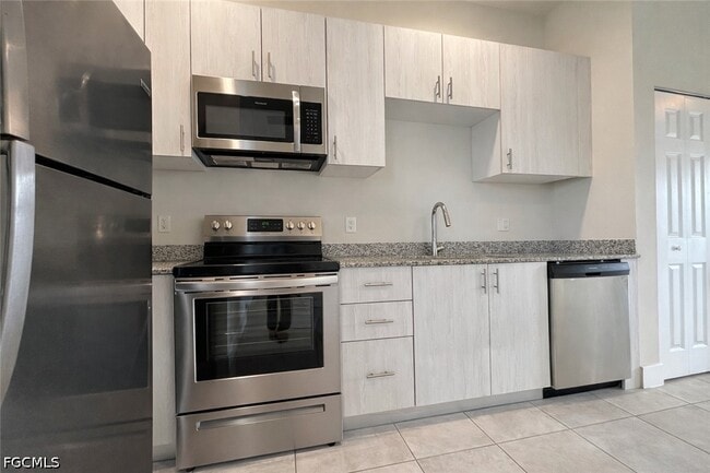 Photo - 3325 SW 8th Pl Unidad 106