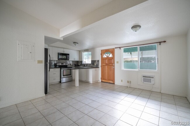 Photo - $3500 / 2 Bed / 1 Bath / 1 Parking IN WAIALUA