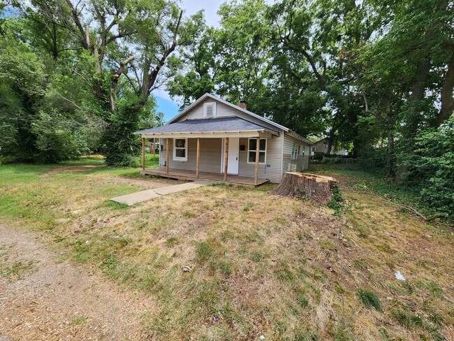 826 N Weaver Ave