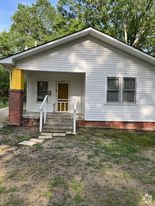 Building Photo - 605 Rock Island Right of Way Rental